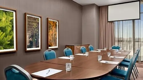 Hilton Garden Inn Calgary Downtown 3*,