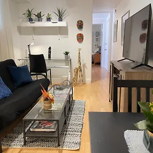 Cozy In Great Location With Free Parking - 31 Night Minimum Apartment Montreal